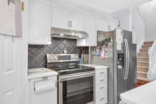 60 Tuscarora Way Nw, Calgary, AB - Indoor Photo Showing Kitchen