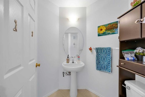 60 Tuscarora Way Nw, Calgary, AB - Indoor Photo Showing Bathroom