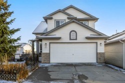 60 Tuscarora Way NW Calgary, AB T3L 2G9