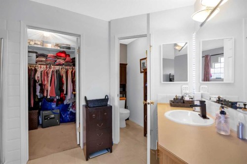 60 Tuscarora Way Nw, Calgary, AB - Indoor Photo Showing Bathroom