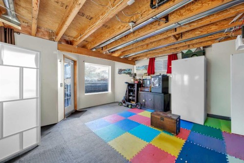 60 Tuscarora Way Nw, Calgary, AB - Indoor Photo Showing Other Room