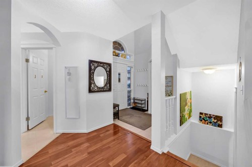 60 Tuscarora Way Nw, Calgary, AB - Indoor Photo Showing Other Room