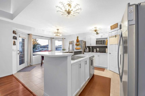 60 Tuscarora Way Nw, Calgary, AB - Indoor Photo Showing Kitchen