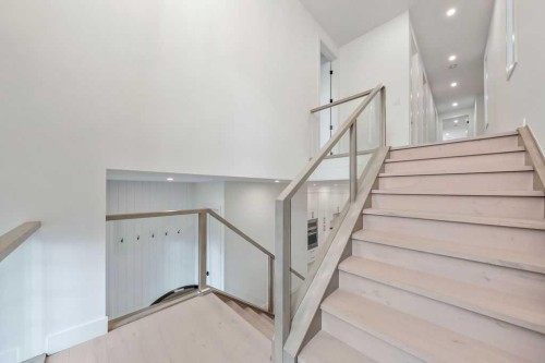 2024 50 Avenue Sw, Calgary, AB - Indoor Photo Showing Other Room