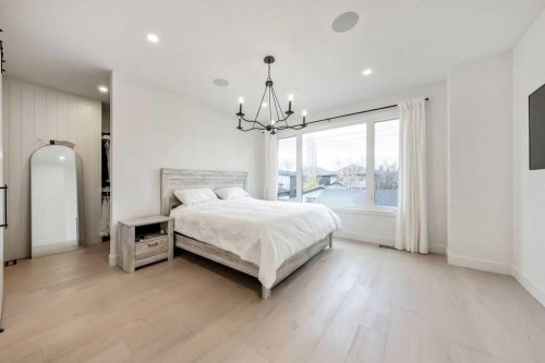2024 50 Avenue Sw, Calgary, AB - Indoor Photo Showing Bedroom