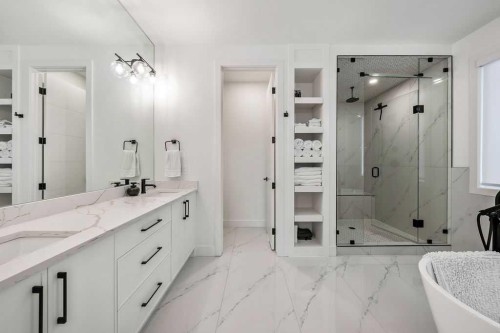 2024 50 Avenue Sw, Calgary, AB - Indoor Photo Showing Bathroom