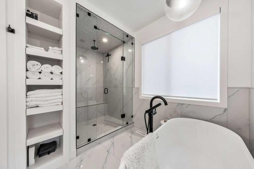 2024 50 Avenue Sw, Calgary, AB - Indoor Photo Showing Bathroom
