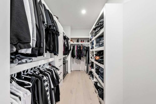 2024 50 Avenue Sw, Calgary, AB - Indoor With Storage