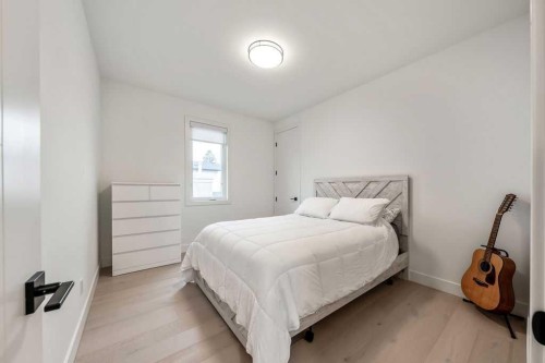 2024 50 Avenue Sw, Calgary, AB - Indoor Photo Showing Bedroom