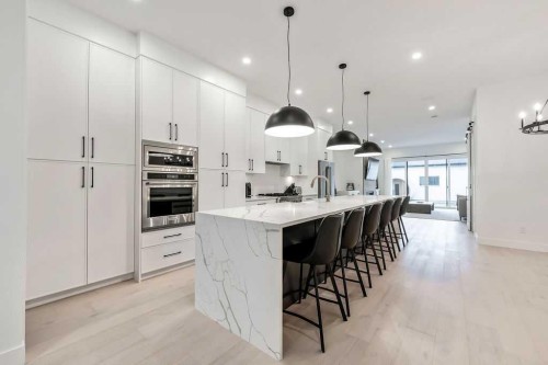 2024 50 Avenue Sw, Calgary, AB - Indoor Photo Showing Kitchen With Upgraded Kitchen