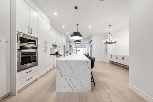 2024 50 Avenue Sw, Calgary, AB - Indoor Photo Showing Kitchen