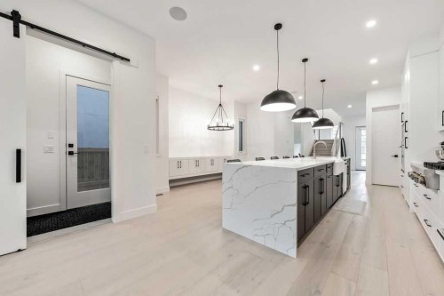 2024 50 Avenue Sw, Calgary, AB - Indoor Photo Showing Kitchen