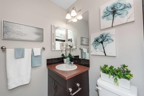 2305-5605 Henwood Street Sw, Calgary, AB - Indoor Photo Showing Bathroom