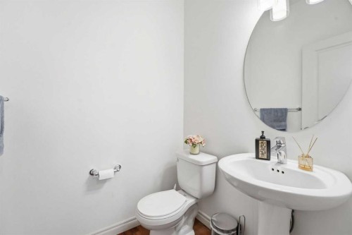 57 Evansglen Mews Nw, Calgary, AB - Indoor Photo Showing Bathroom