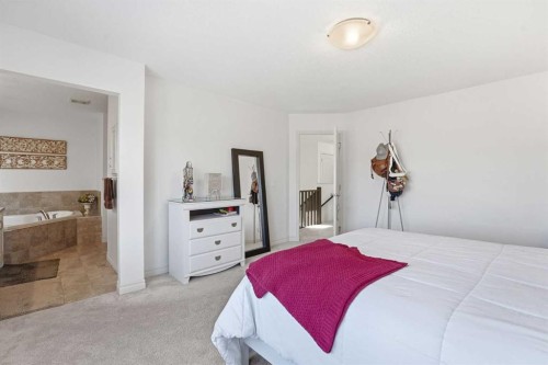 57 Evansglen Mews Nw, Calgary, AB - Indoor Photo Showing Bedroom