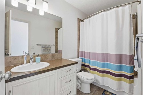 57 Evansglen Mews Nw, Calgary, AB - Indoor Photo Showing Bathroom