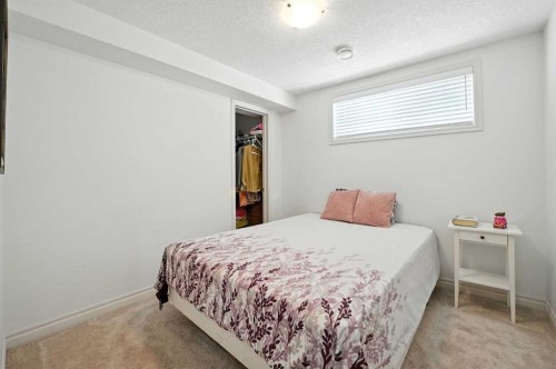 57 Evansglen Mews Nw, Calgary, AB - Indoor Photo Showing Bedroom