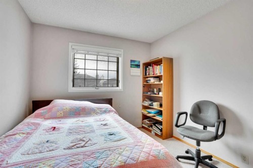 60 Douglas Woods Terrace Se, Calgary, AB - Indoor Photo Showing Bedroom