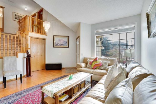 60 Douglas Woods Terrace Se, Calgary, AB - Indoor Photo Showing Living Room