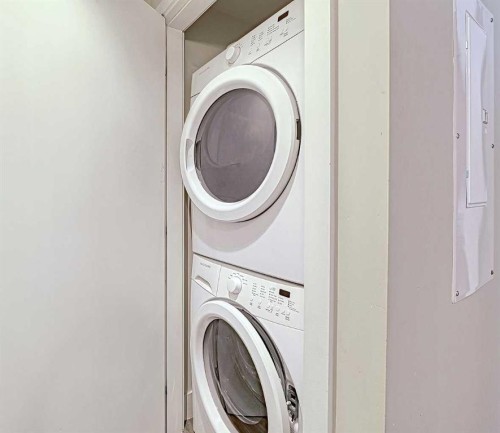 1903-519 Riverfront Avenue Se, Calgary, AB - Indoor Photo Showing Laundry Room