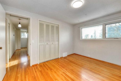 104 Dalgleish Bay Nw, Calgary, AB - Indoor Photo Showing Other Room