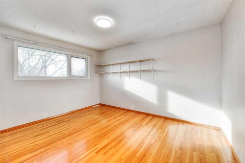 104 Dalgleish Bay Nw, Calgary, AB - Indoor Photo Showing Other Room