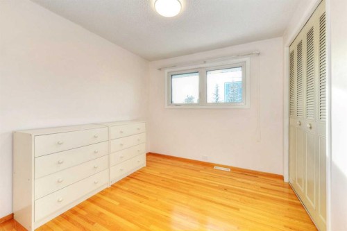 104 Dalgleish Bay Nw, Calgary, AB - Indoor Photo Showing Other Room