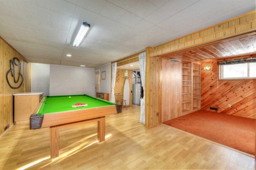 104 Dalgleish Bay Nw, Calgary, AB - Indoor Photo Showing Other Room