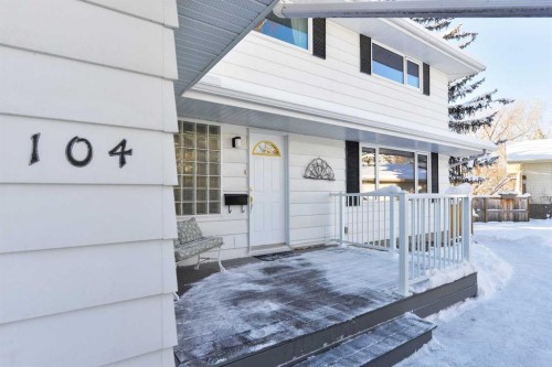 104 Dalgleish Bay Nw, Calgary, AB - Outdoor With Exterior