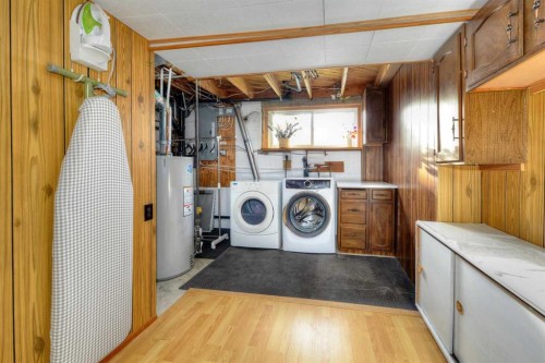 104 Dalgleish Bay Nw, Calgary, AB - Indoor Photo Showing Laundry Room