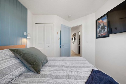 1307 Walden Drive Se, Calgary, AB - Indoor Photo Showing Bedroom