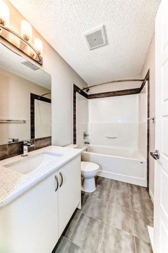 409 Nolanlake Villas Nw, Calgary, AB - Indoor Photo Showing Bathroom