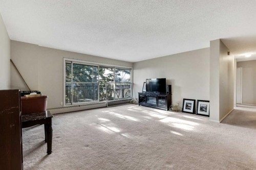34B-231 Heritage Drive Se, Calgary, AB - Indoor Photo Showing Living Room