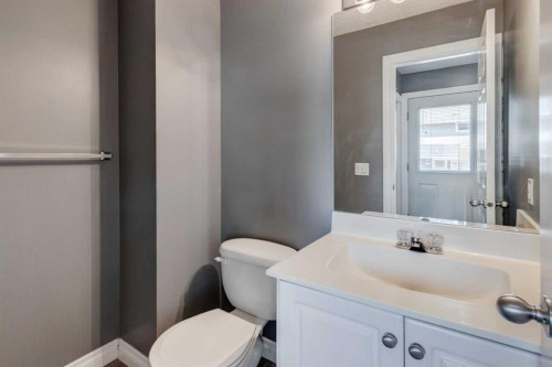 378 Regal Park Ne, Calgary, AB - Indoor Photo Showing Bathroom