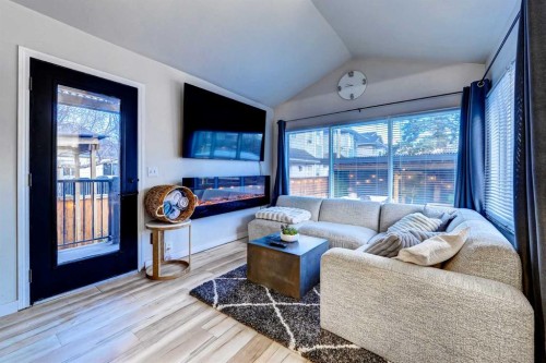 3508 21 Street Sw, Calgary, AB - Indoor Photo Showing Other Room