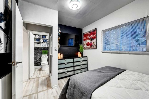 3508 21 Street Sw, Calgary, AB - Indoor Photo Showing Bedroom