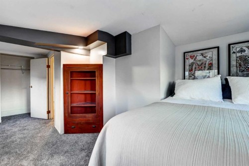 3508 21 Street Sw, Calgary, AB - Indoor Photo Showing Bedroom