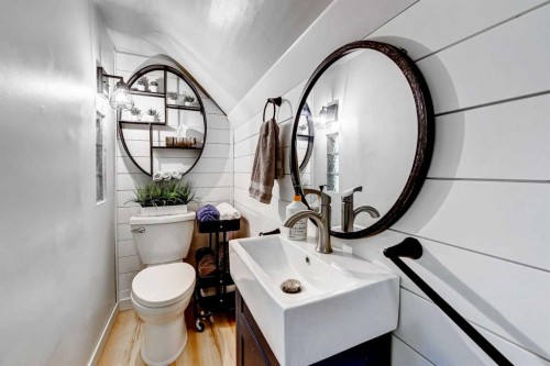 3508 21 Street Sw, Calgary, AB - Indoor Photo Showing Bathroom