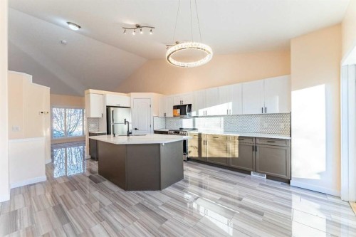 224 Highland Circle, Strathmore, AB - Indoor Photo Showing Kitchen With Upgraded Kitchen