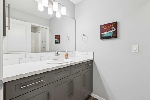 57 Crestridge Bay Sw, Calgary, AB - Indoor Photo Showing Bathroom
