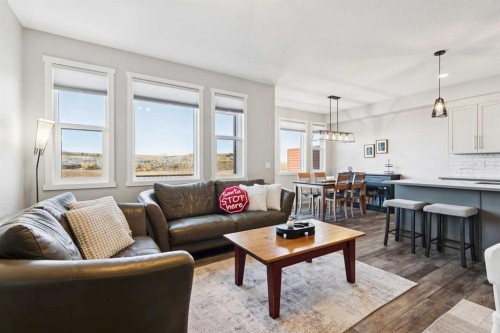 57 Crestridge Bay Sw, Calgary, AB - Indoor Photo Showing Living Room