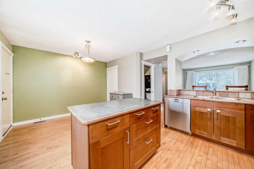 28-800 Bowcroft Place, Cochrane, AB - Indoor Photo Showing Kitchen With Double Sink