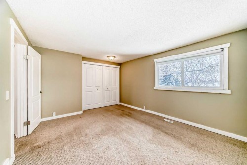 28-800 Bowcroft Place, Cochrane, AB - Indoor Photo Showing Other Room