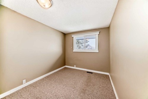 28-800 Bowcroft Place, Cochrane, AB - Indoor Photo Showing Other Room