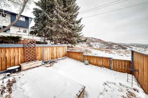 28-800 Bowcroft Place, Cochrane, AB - Outdoor