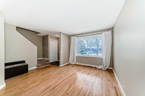 28-800 Bowcroft Place, Cochrane, AB - Indoor Photo Showing Other Room