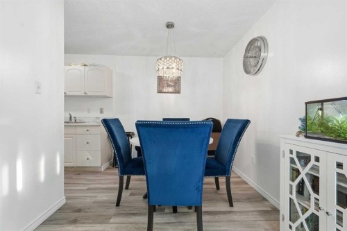 492-8948 Elbow Drive Sw, Calgary, AB - Indoor Photo Showing Dining Room