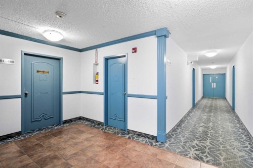 492-8948 Elbow Drive Sw, Calgary, AB - Indoor Photo Showing Other Room