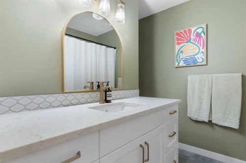 9308 26 Street Sw, Calgary, AB - Indoor Photo Showing Bathroom
