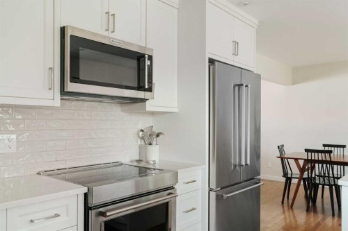1571 Windsor Street Nw, Calgary, AB - Indoor Photo Showing Kitchen With Stainless Steel Kitchen With Upgraded Kitchen
